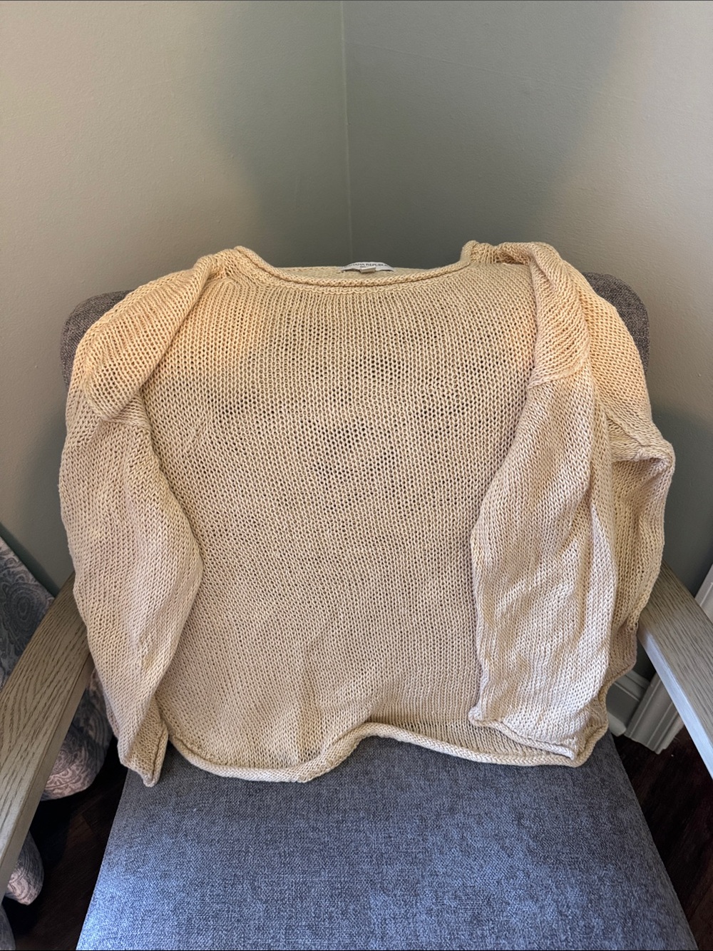 Banana Republic Light Cream Crewneck Knit Sweater